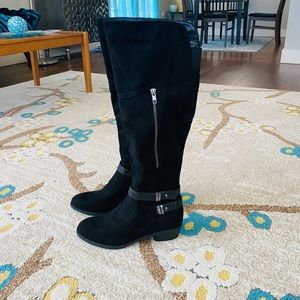 New in box!😍Beautiful black women’s faux suede over the knee boots!